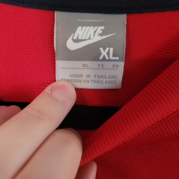 Nike Red and Black Men's Shirt - Picture 2 of 4